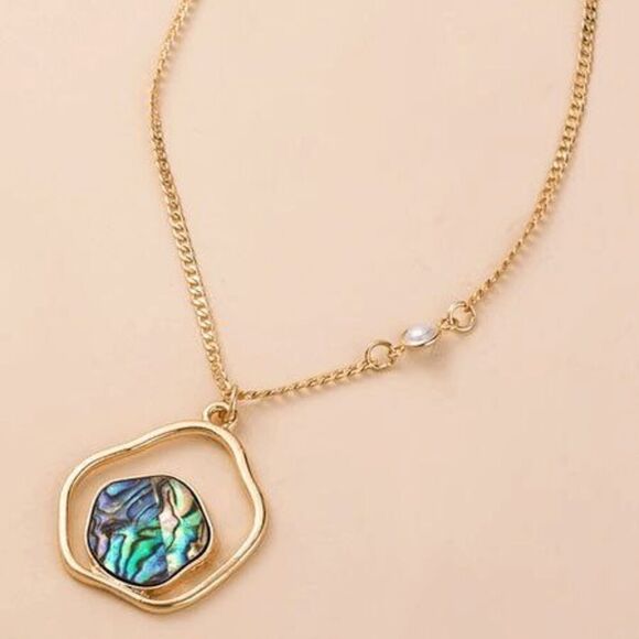 2/$21 Ladies Fashion Abalone Shell Fashionable Necklace - Picture 1 of 5